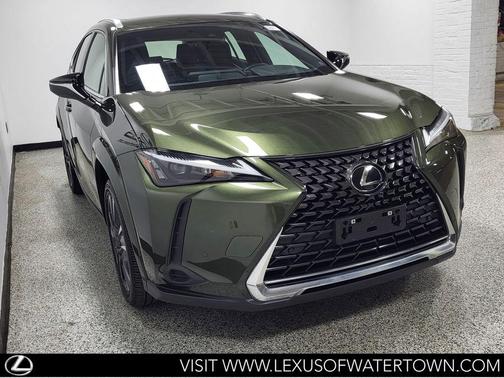 Nori Green Pearl 2023 Lexus UX 250h Base