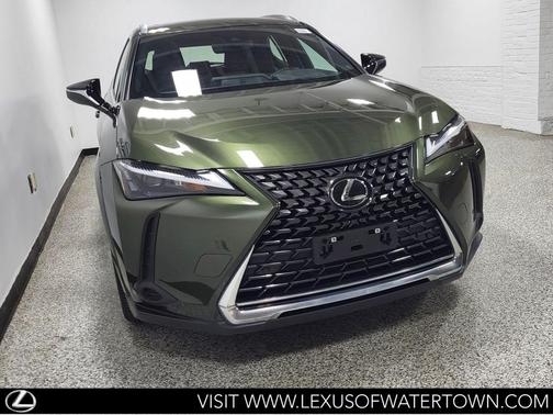Nori Green Pearl 2023 Lexus UX 250h Base