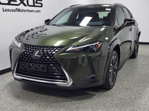 Nori Green Pearl 2023 Lexus UX 250h Base