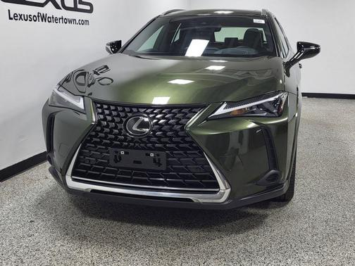 Nori Green Pearl 2023 Lexus UX 250h Base