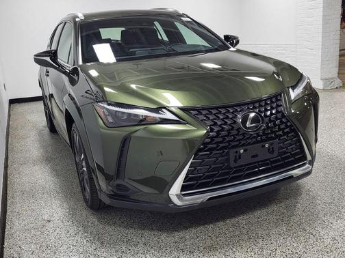 Nori Green Pearl 2023 Lexus UX 250h Base