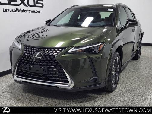 Nori Green Pearl 2023 Lexus UX 250h Base
