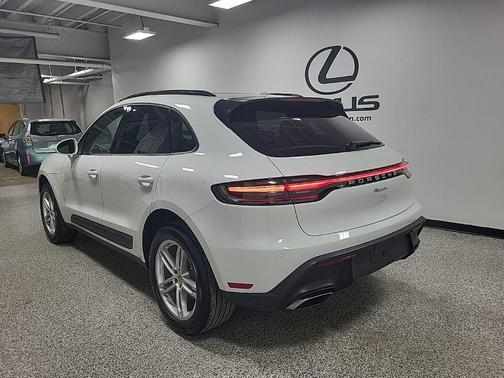 2025 Porsche Macan Base