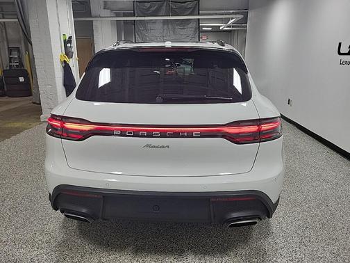 2025 Porsche Macan Base