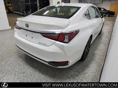 Eminent White Pearl 2024 Lexus ES 300h Base
