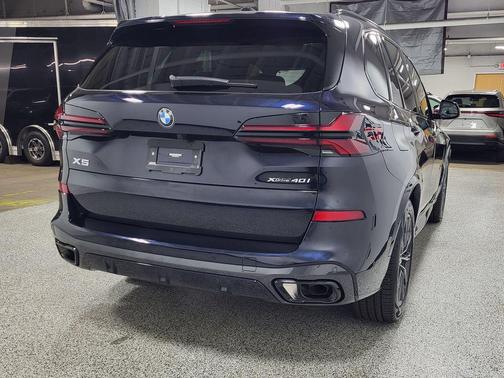 Carbon Black Metallic 2024 BMW X5 xDrive40i