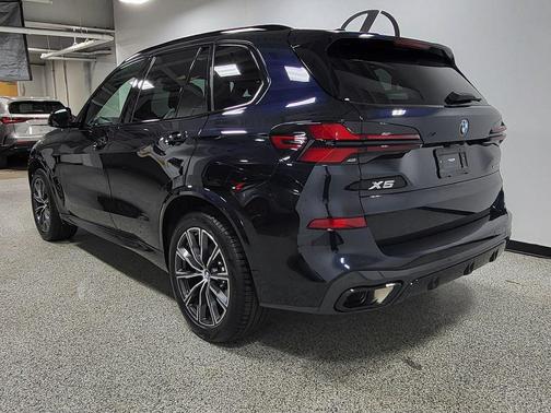Carbon Black Metallic 2024 BMW X5 xDrive40i