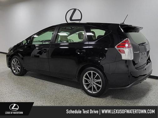 2017 Toyota Prius v Five
