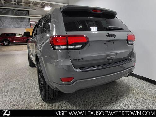 2022 Jeep Grand Cherokee Laredo