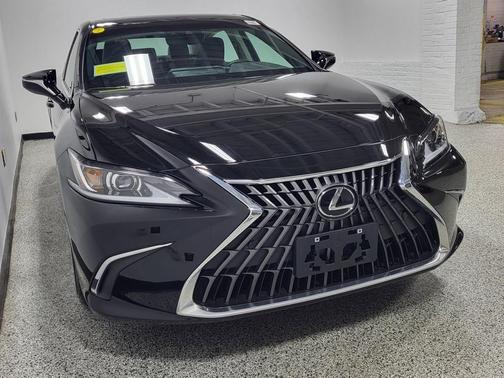 2023 Lexus ES 300h Base