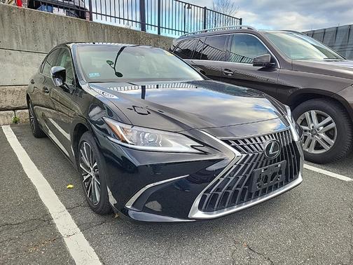 2023 Lexus ES 300h Base