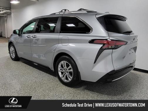 2024 Toyota Sienna Platinum 7 Passenger