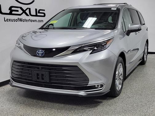 2024 Toyota Sienna Platinum 7 Passenger