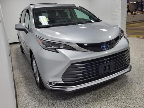 2024 Toyota Sienna Platinum 7 Passenger