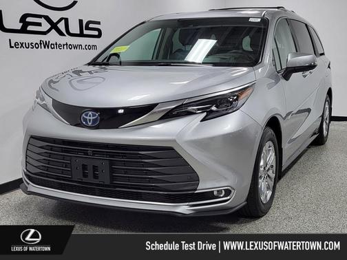 2024 Toyota Sienna Platinum 7 Passenger