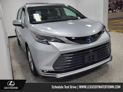 2024 Toyota Sienna Platinum 7 Passenger