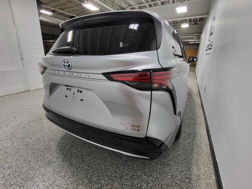 2024 Toyota Sienna Platinum 7 Passenger