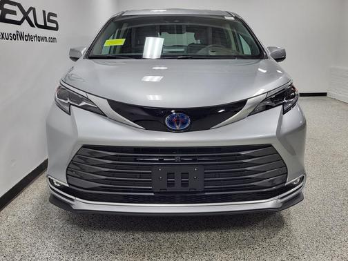 2024 Toyota Sienna Platinum 7 Passenger