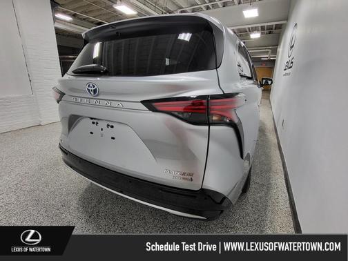 2024 Toyota Sienna Platinum 7 Passenger