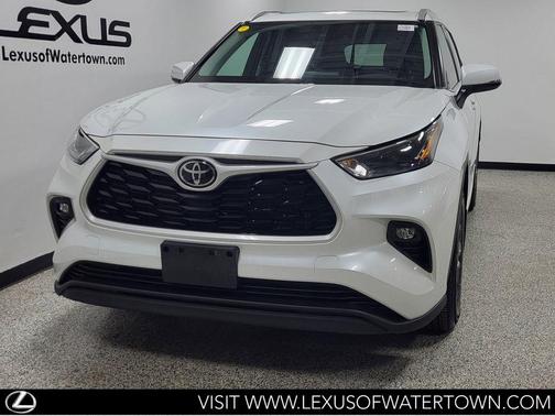 Wind Chill Pearl 2022 Toyota Highlander XLE