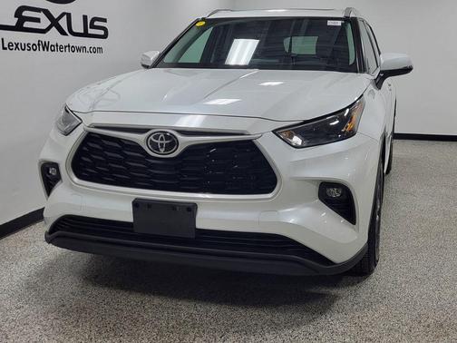 Wind Chill Pearl 2022 Toyota Highlander XLE