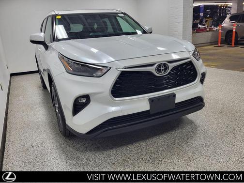 Wind Chill Pearl 2022 Toyota Highlander XLE