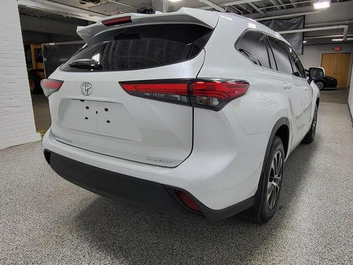 Wind Chill Pearl 2022 Toyota Highlander XLE