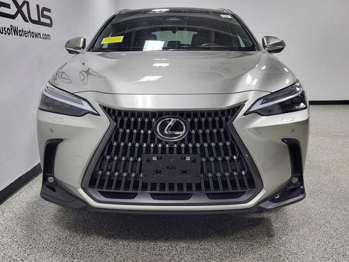 2025 Lexus NX 450h+ Luxury