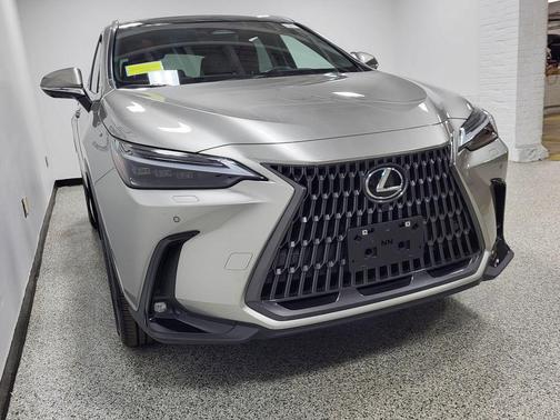 2025 Lexus NX 450h+ Luxury