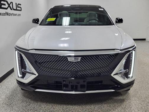 Crystal White Tricoat 2025 Cadillac LYRIQ Luxury