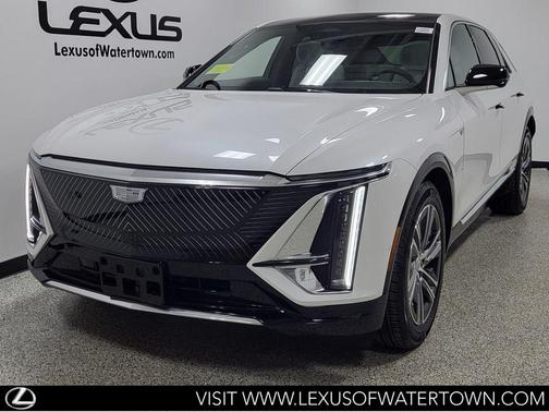 Crystal White Tricoat 2025 Cadillac LYRIQ Luxury