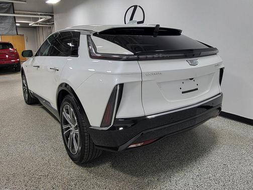 Crystal White Tricoat 2025 Cadillac LYRIQ Luxury