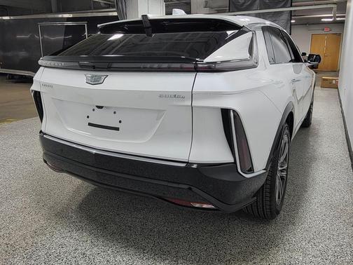 Crystal White Tricoat 2025 Cadillac LYRIQ Luxury