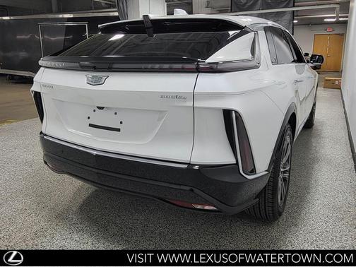 Crystal White Tricoat 2025 Cadillac LYRIQ Luxury