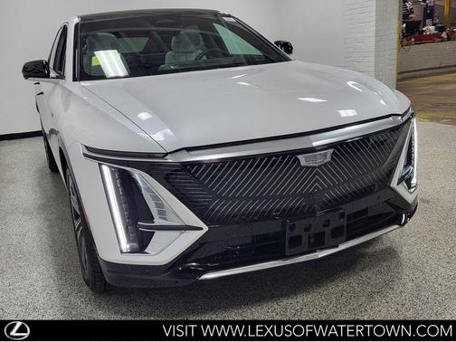 Crystal White Tricoat 2025 Cadillac LYRIQ Luxury