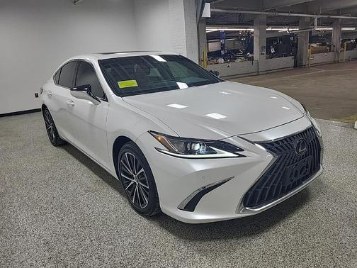 2025 Lexus ES 300h Base
