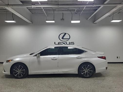 2025 Lexus ES 300h Base