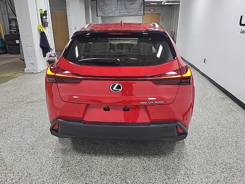 2025 Lexus UX 300h Premium