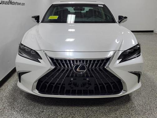 2024 Lexus ES 300h Ultra Luxury