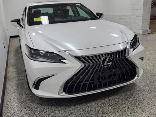 2024 Lexus ES 300h Ultra Luxury