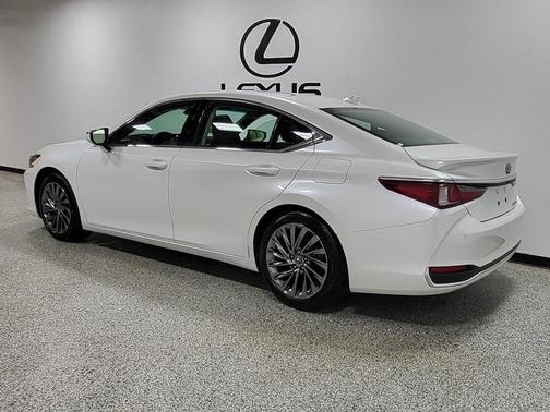 2024 Lexus ES 300h Ultra Luxury