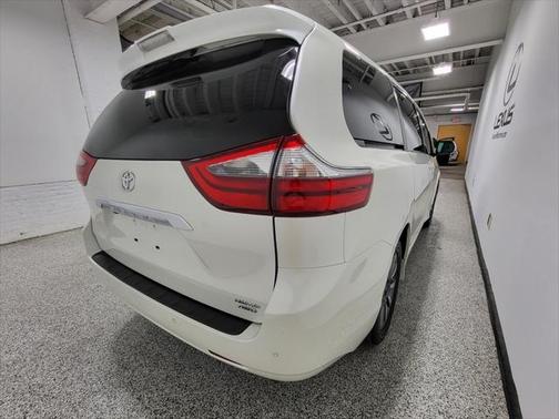 2020 Toyota Sienna Limited Premium
