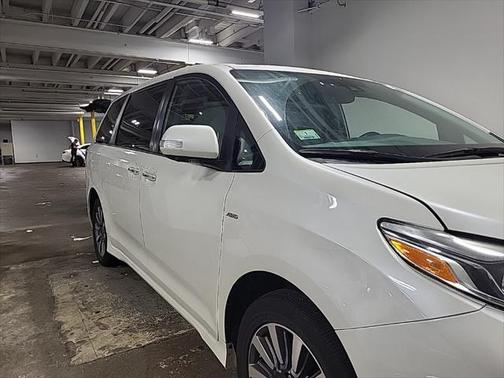 2020 Toyota Sienna Limited Premium