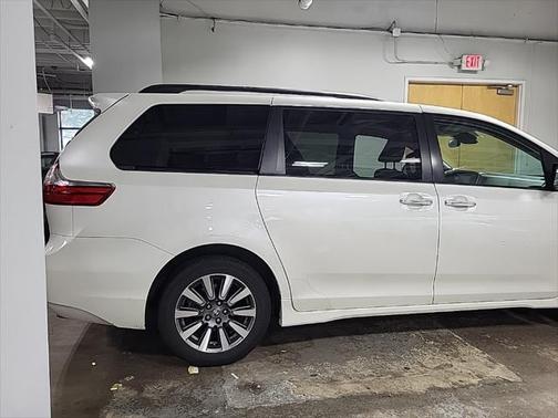 2020 Toyota Sienna Limited Premium