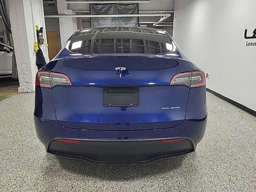 2022 Tesla Model Y Long Range Dual Motor All-Wheel Drive