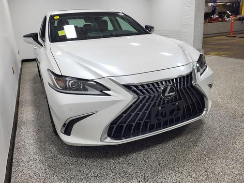 Eminent White Pearl 2023 Lexus ES 350 Base
