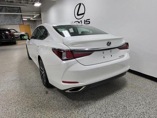 Eminent White Pearl 2023 Lexus ES 350 Base