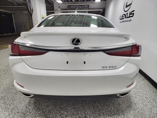 Eminent White Pearl 2023 Lexus ES 350 Base