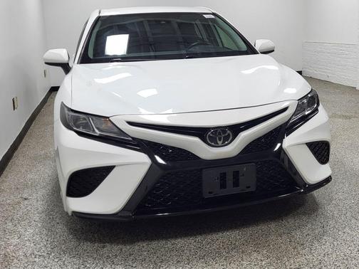 Super White 2020 Toyota Camry SE