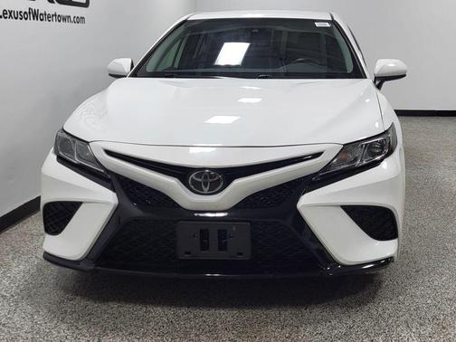 Super White 2020 Toyota Camry SE